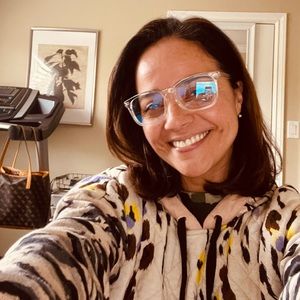 Meet your Posher, Adriana